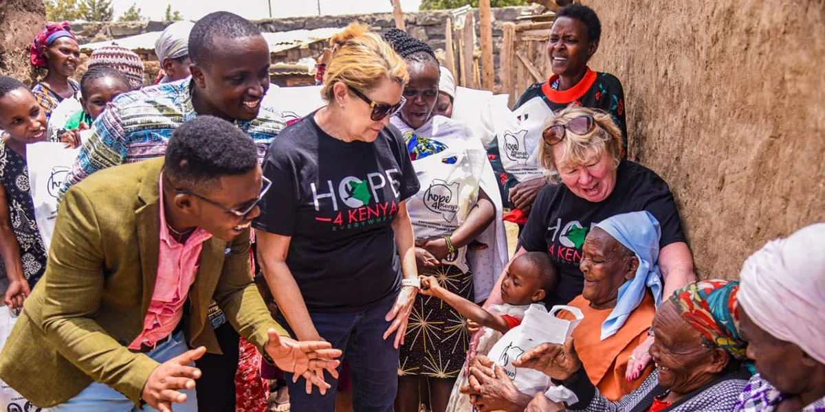 Meal distribution in Kenya
